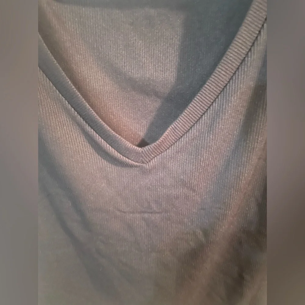 🔴 3/$12 No Boundaries Elegant Black V-Neck‎ Crop Top! NWT! Size Large.